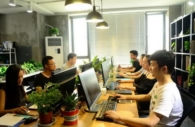 服務(wù)與設(shè)計(jì)并重 英邁品牌設(shè)計(jì)的企業(yè)形象策劃之道