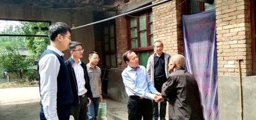 愛心手工藝品助力暖心慰問——集團黨委副書記賈增科帶隊赴幫扶村調研并送上關懷